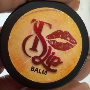 T’s lip balm on
